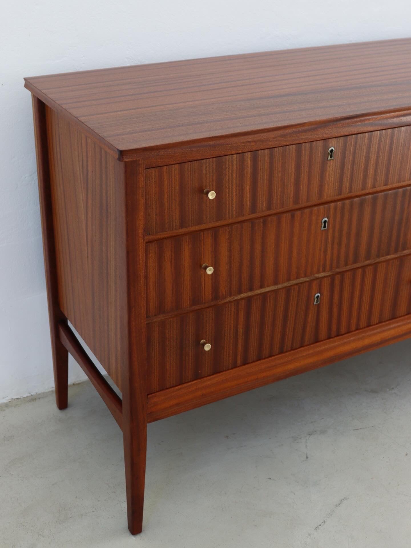 DS Vorster Sideboard