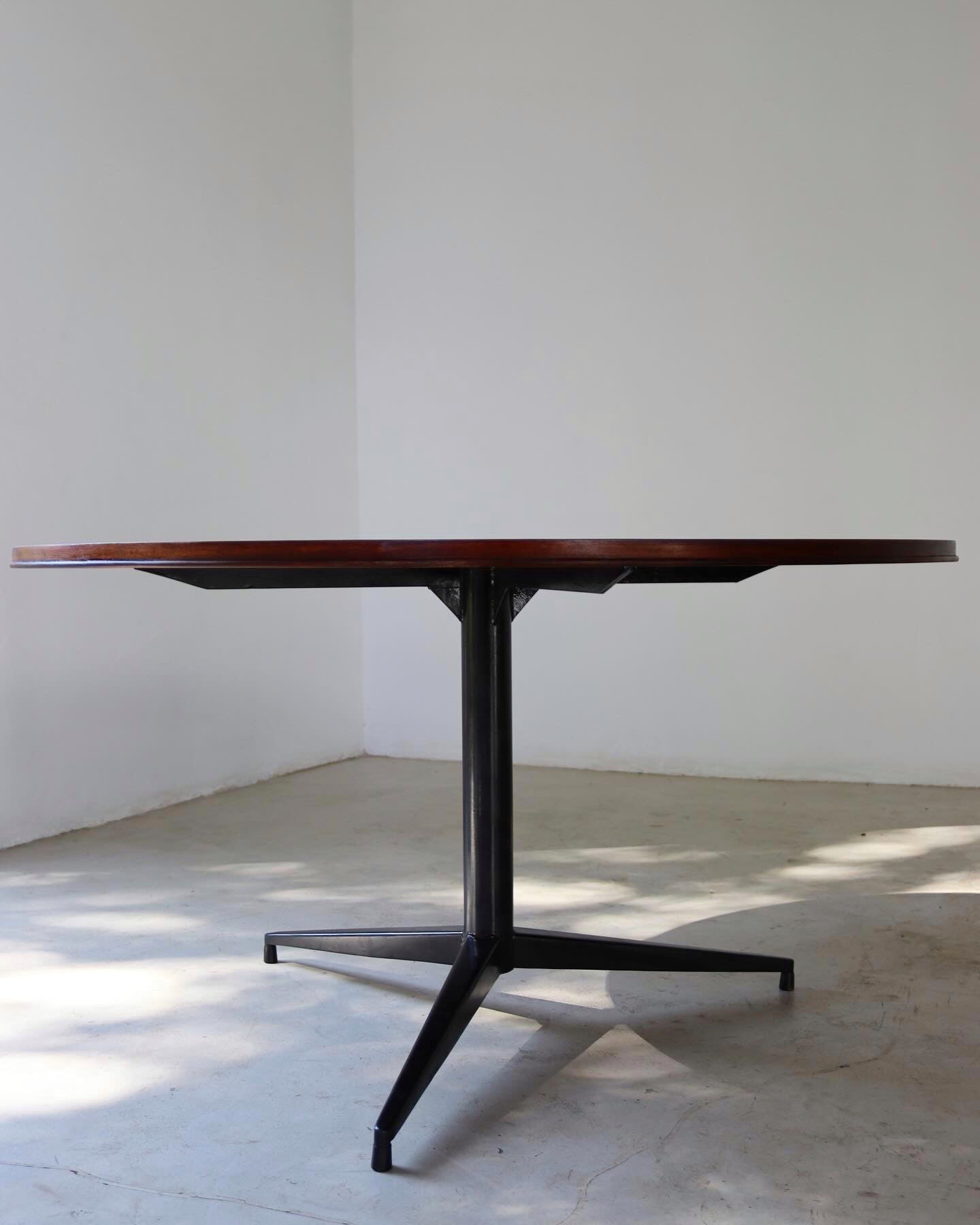 DS Vorster Dining Room Table