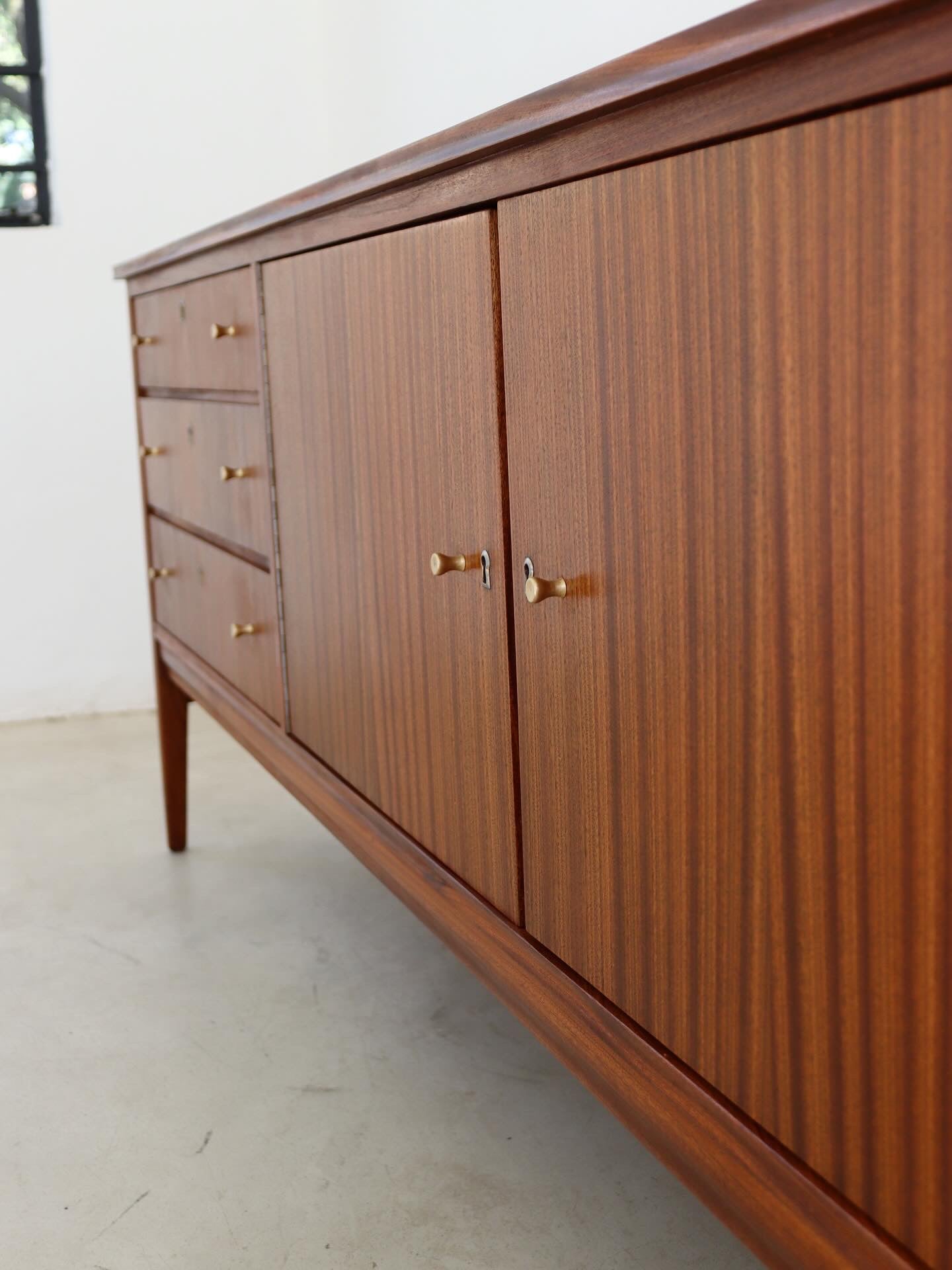 DS Vorster Sideboard