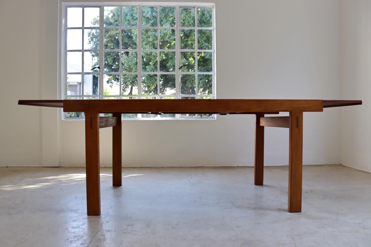 Torrente Extendable Dining Table