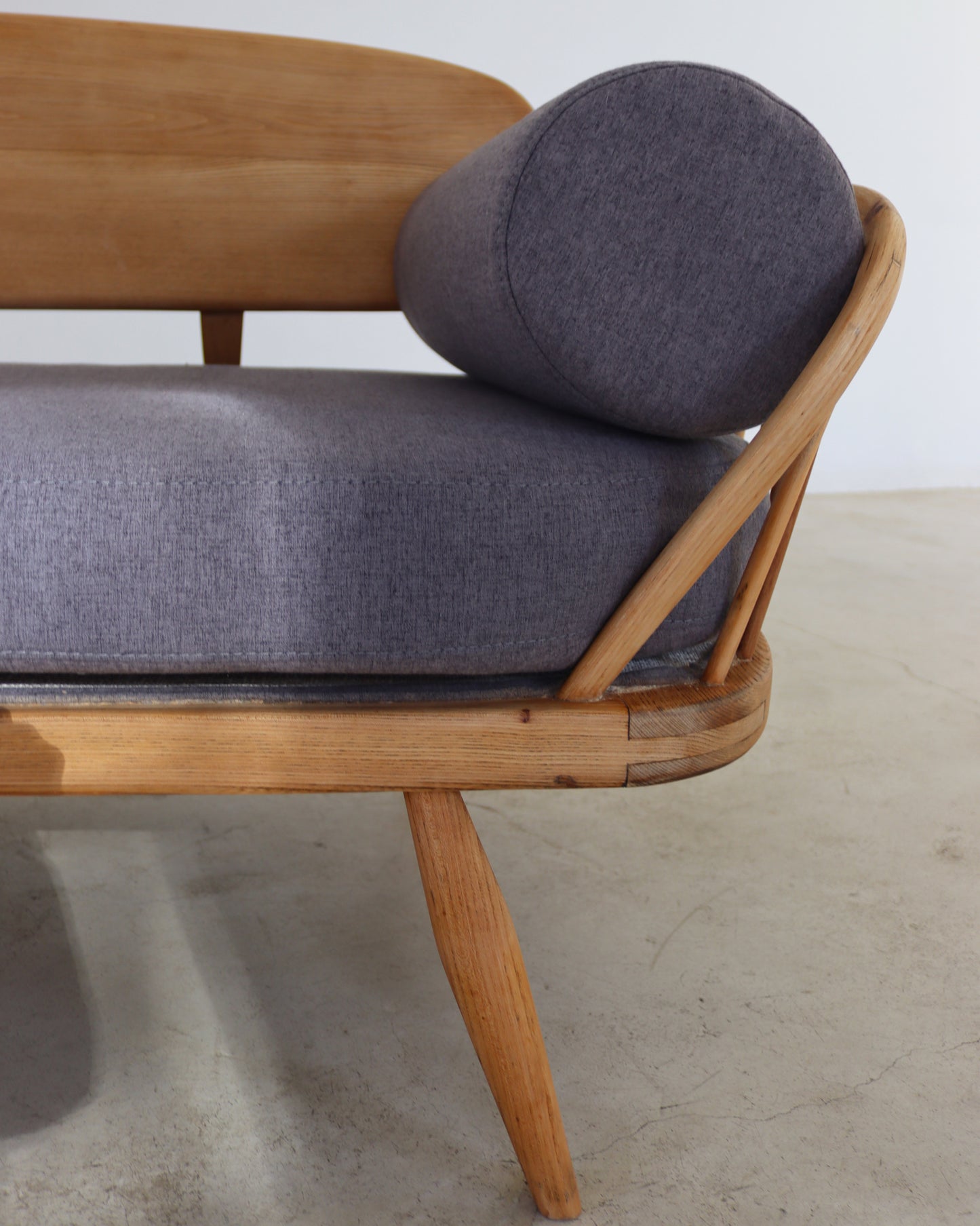 Mid-Century Lubis Daybed