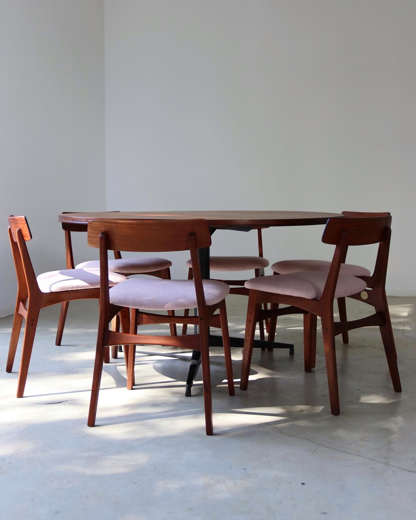 DS Vorster Dining Room Table