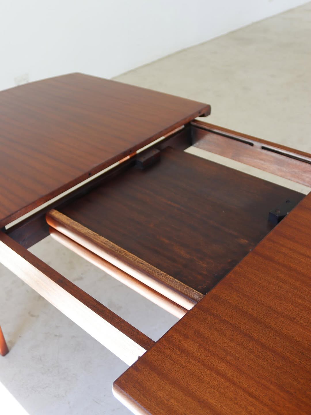 Mid-Century Extendable Dining Table