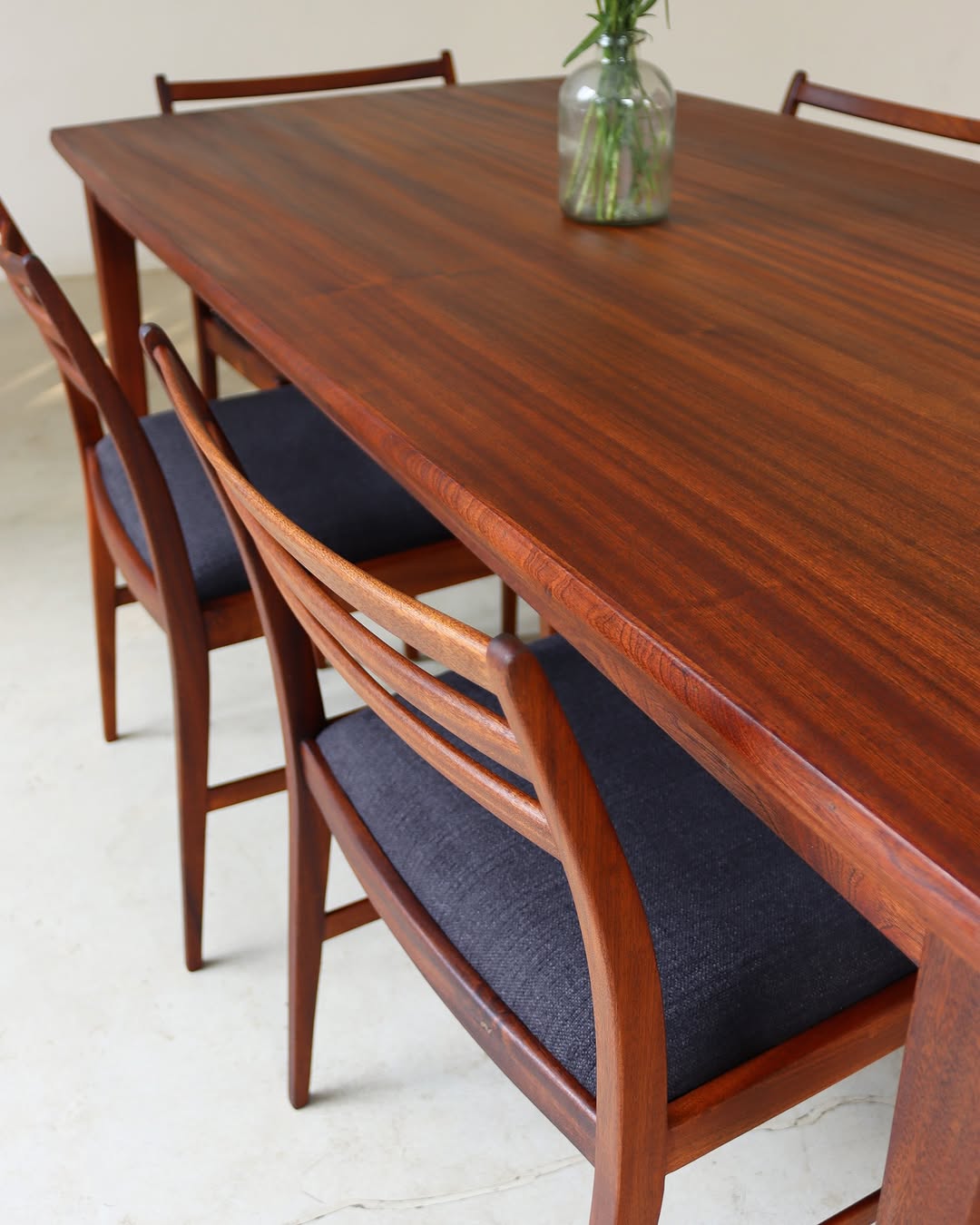 DS Vorster Dining Set