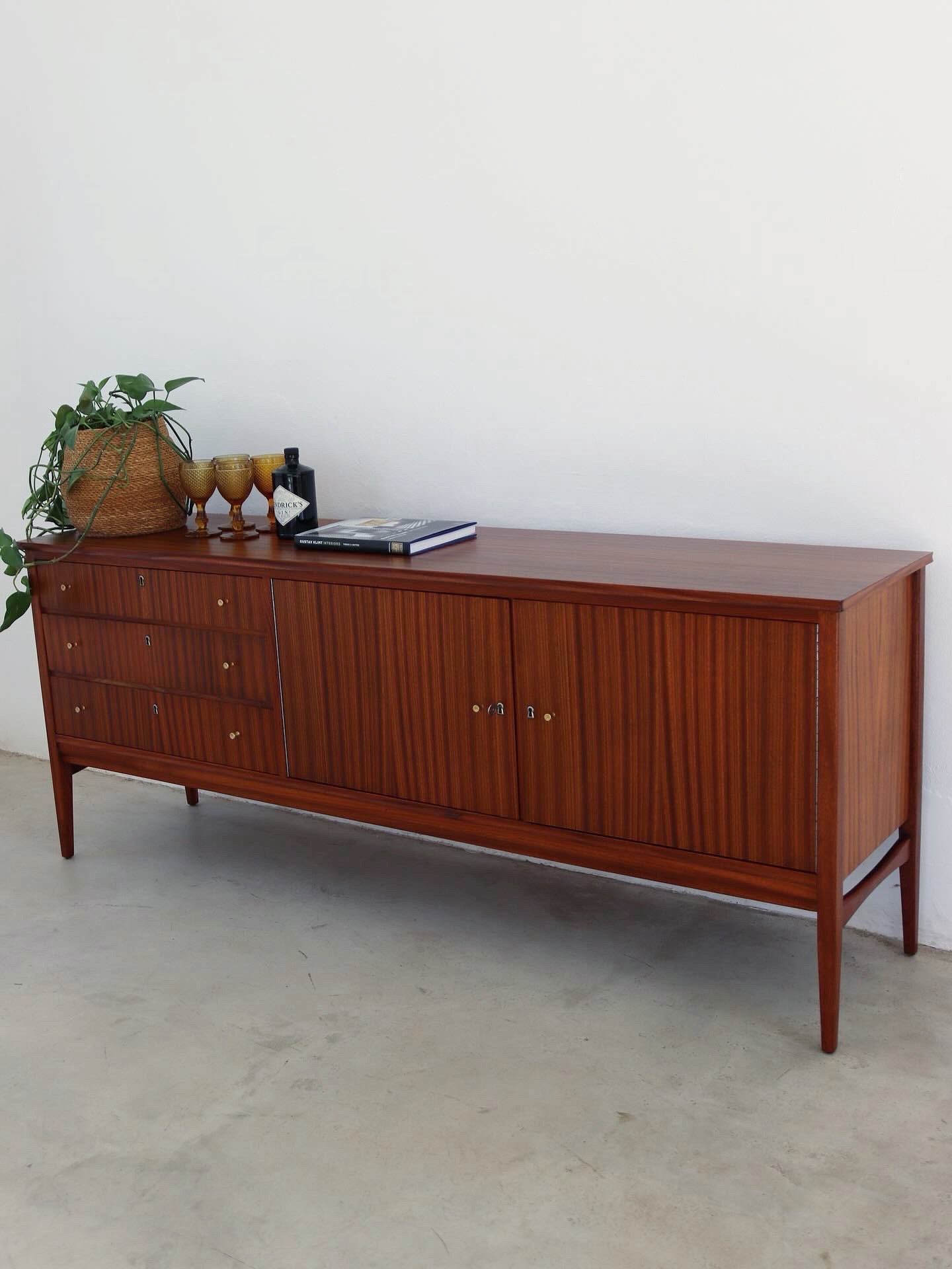 DS Vorster Sideboard