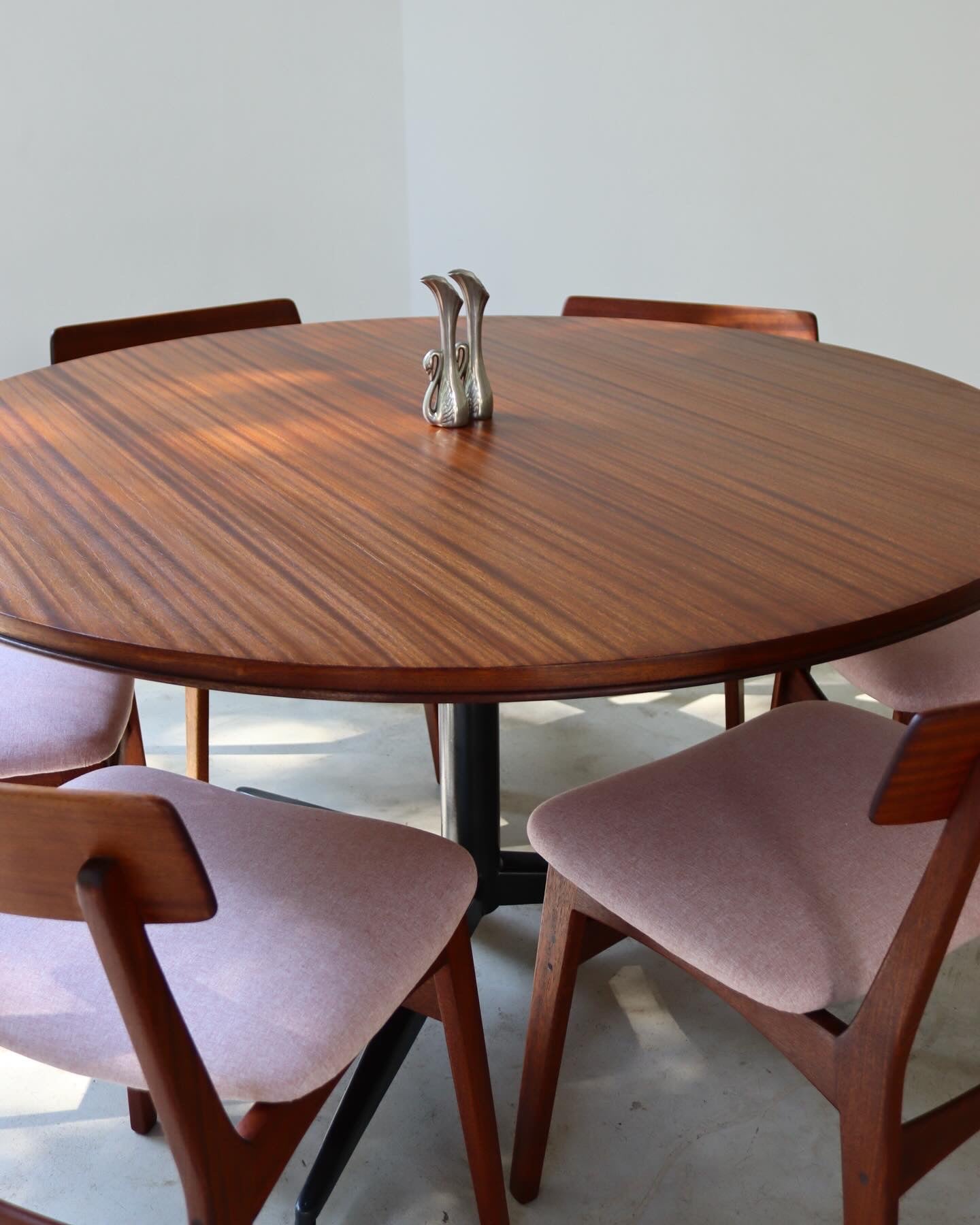 DS Vorster Dining Room Table