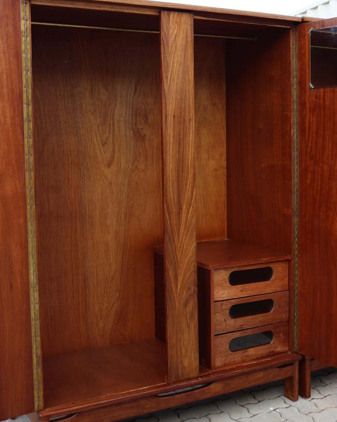 Mid-Century Wardrobe’s