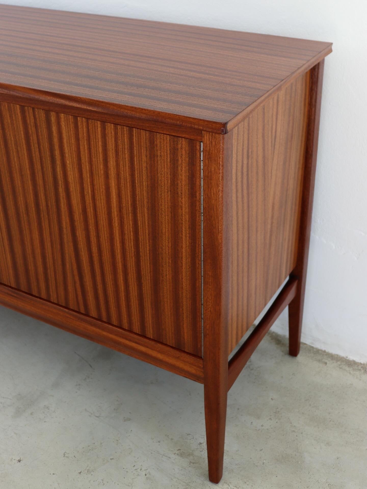 DS Vorster Sideboard