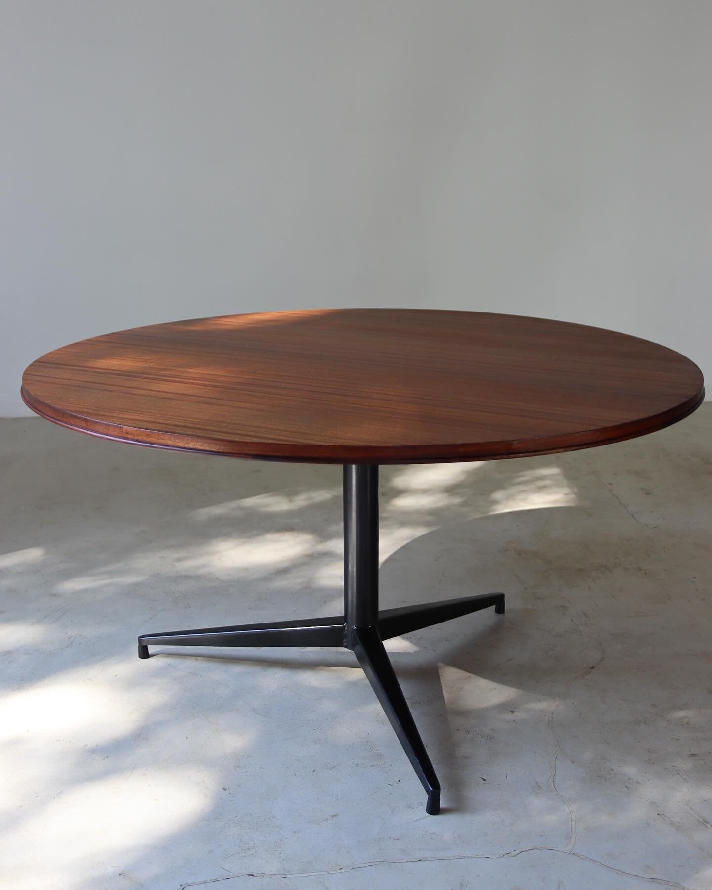 DS Vorster Dining Room Table
