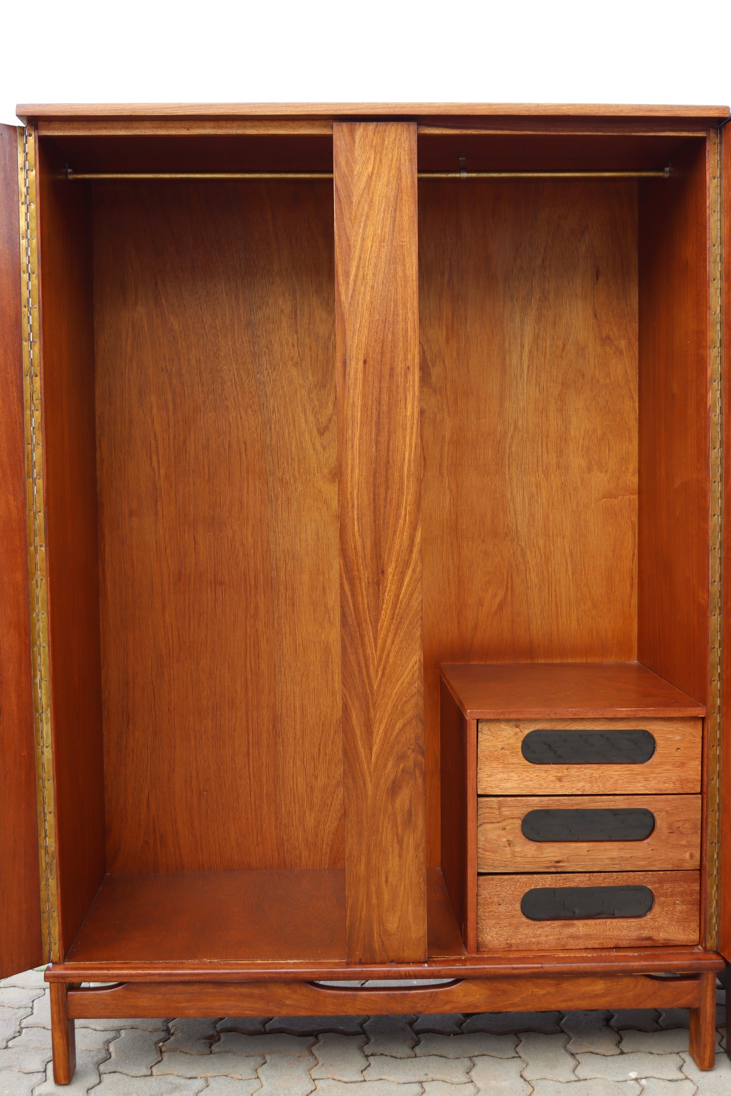 Mid-Century Wardrobe’s