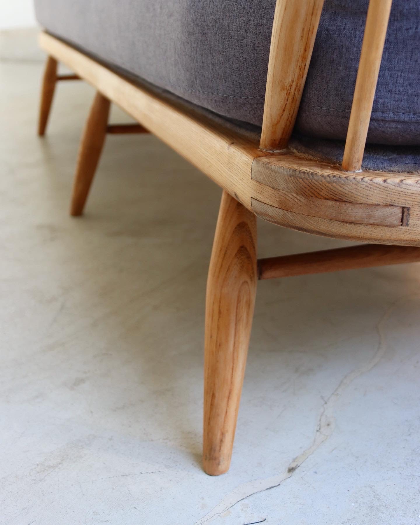Mid-Century Lubis Daybed
