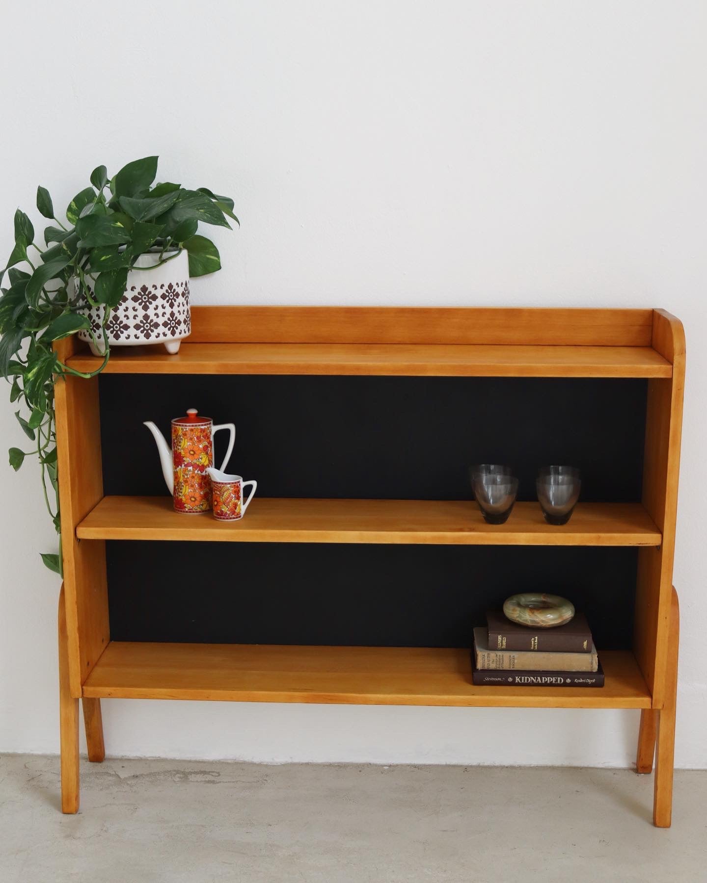 Retro Bookshelf