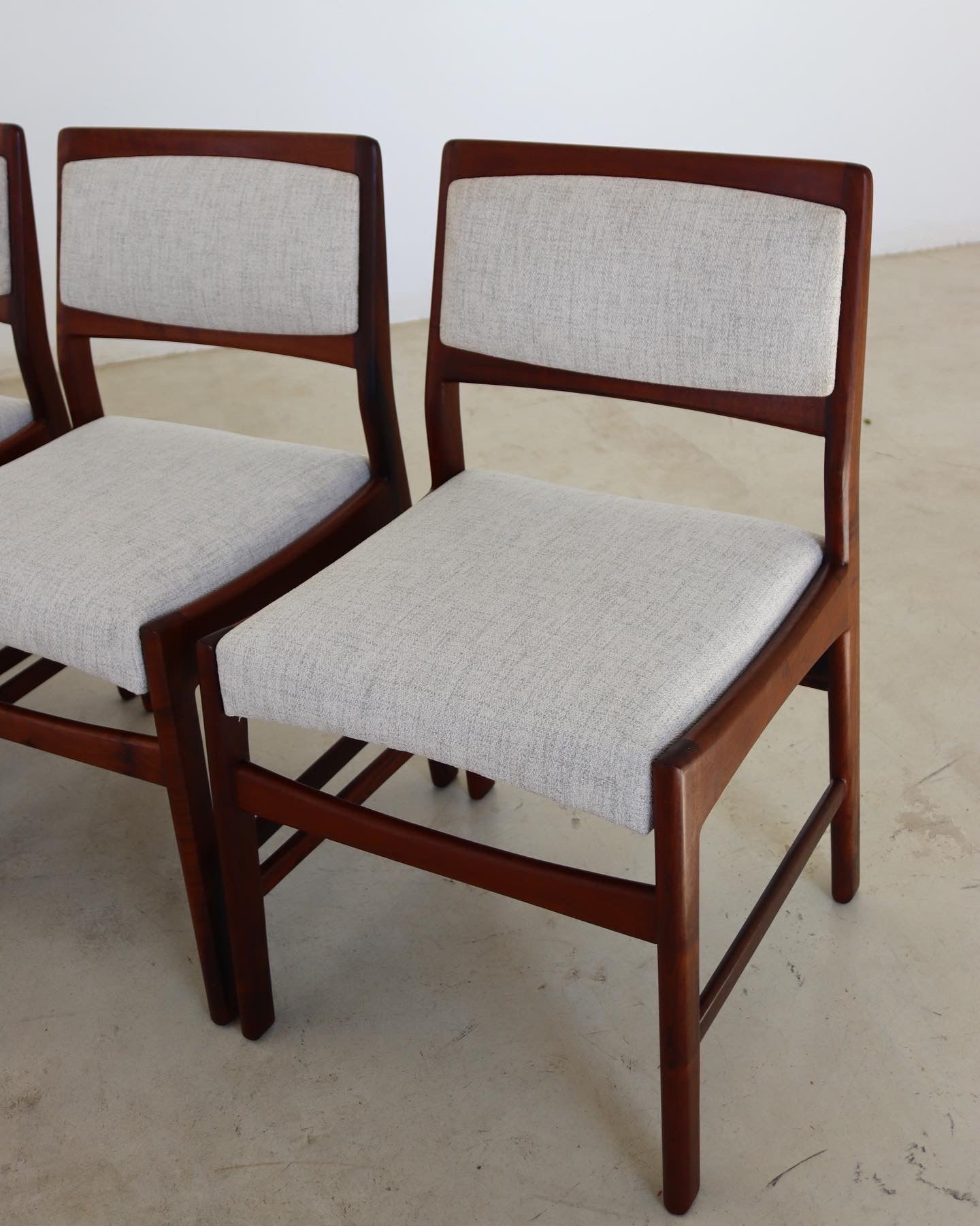 Novocraft Dining Room Chairs