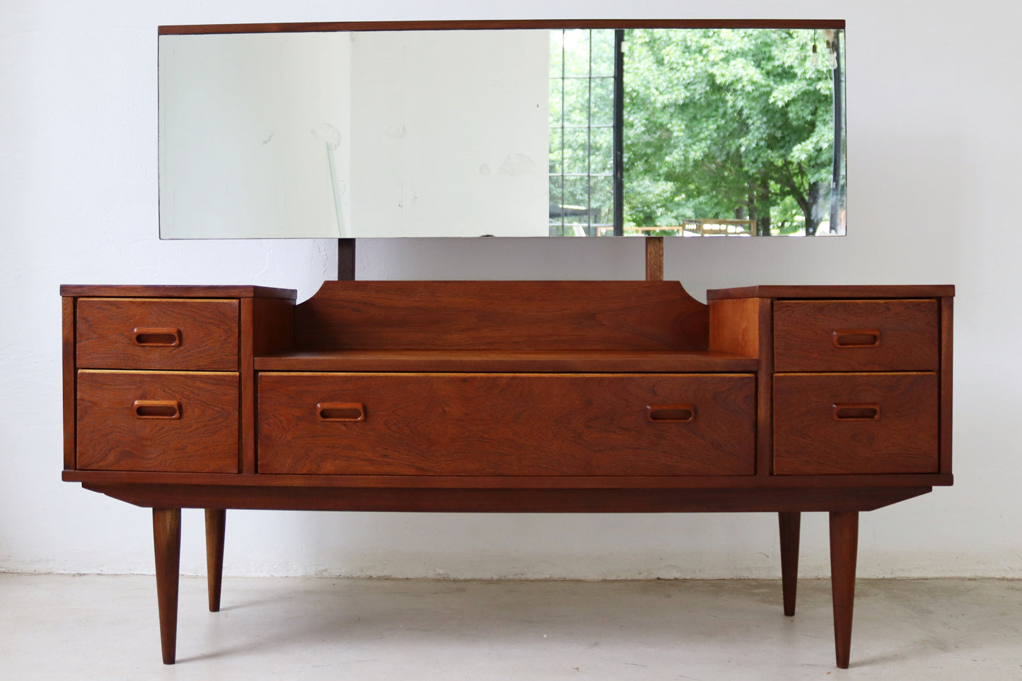 Frystark Dressing Table