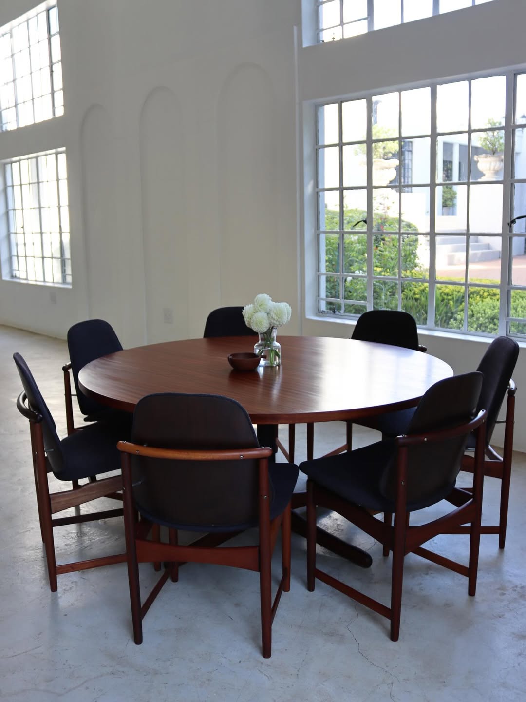 Frystark Dining Table