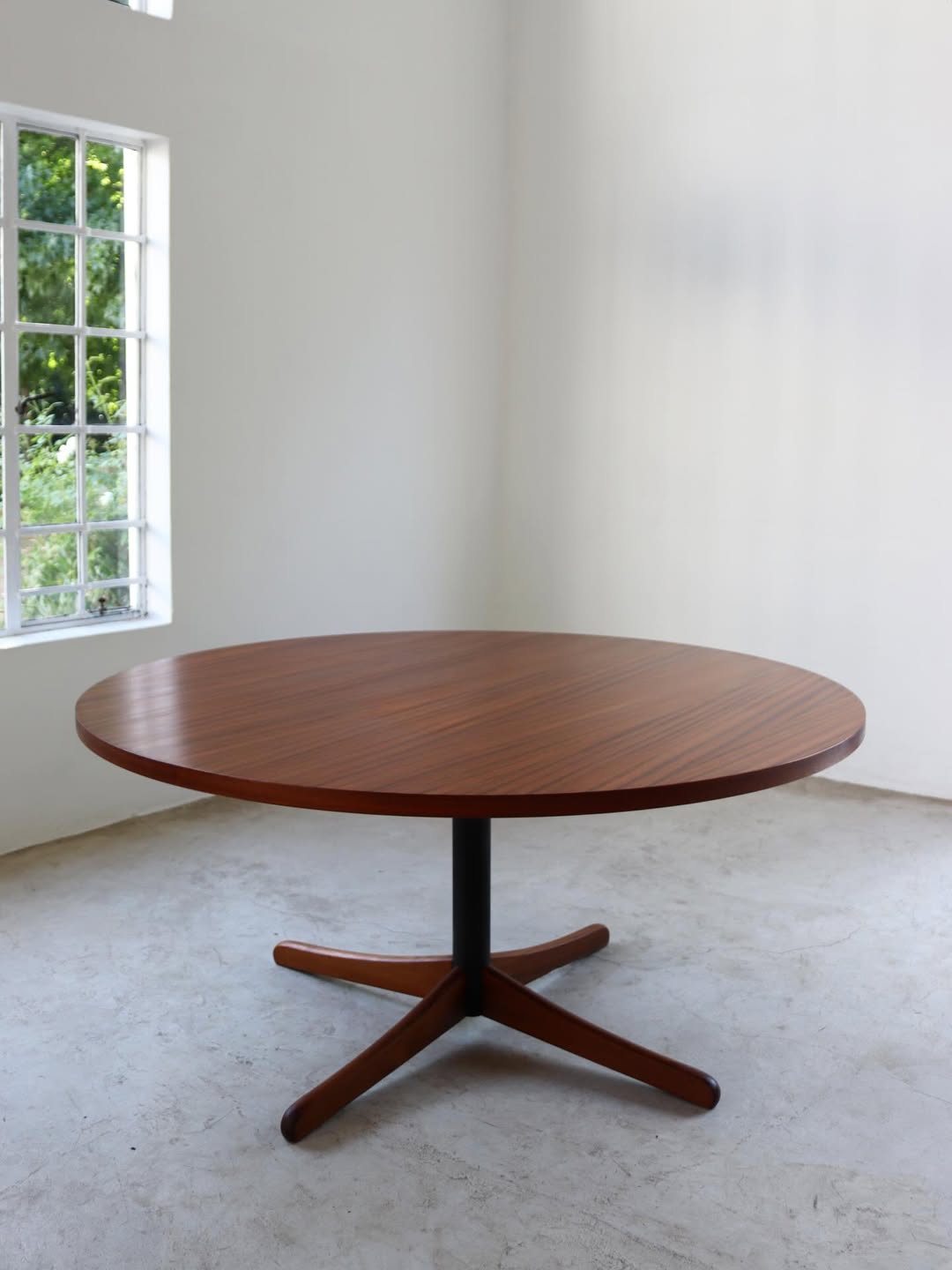 Frystark Dining Table