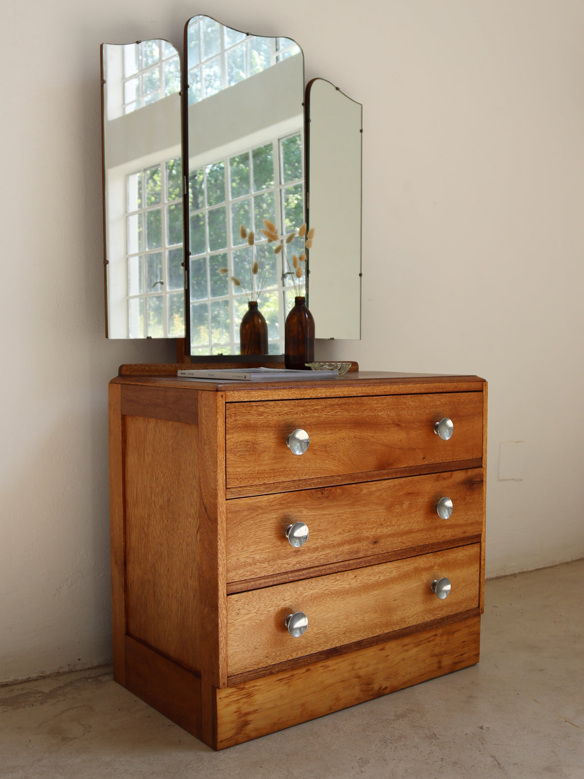Vintage Dresser / Chest of Drawers