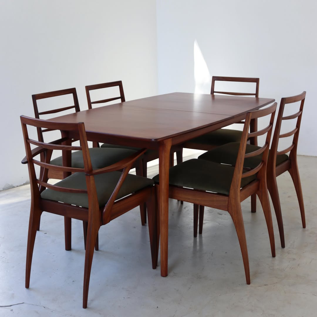 McIntosh Extendable Dining Table