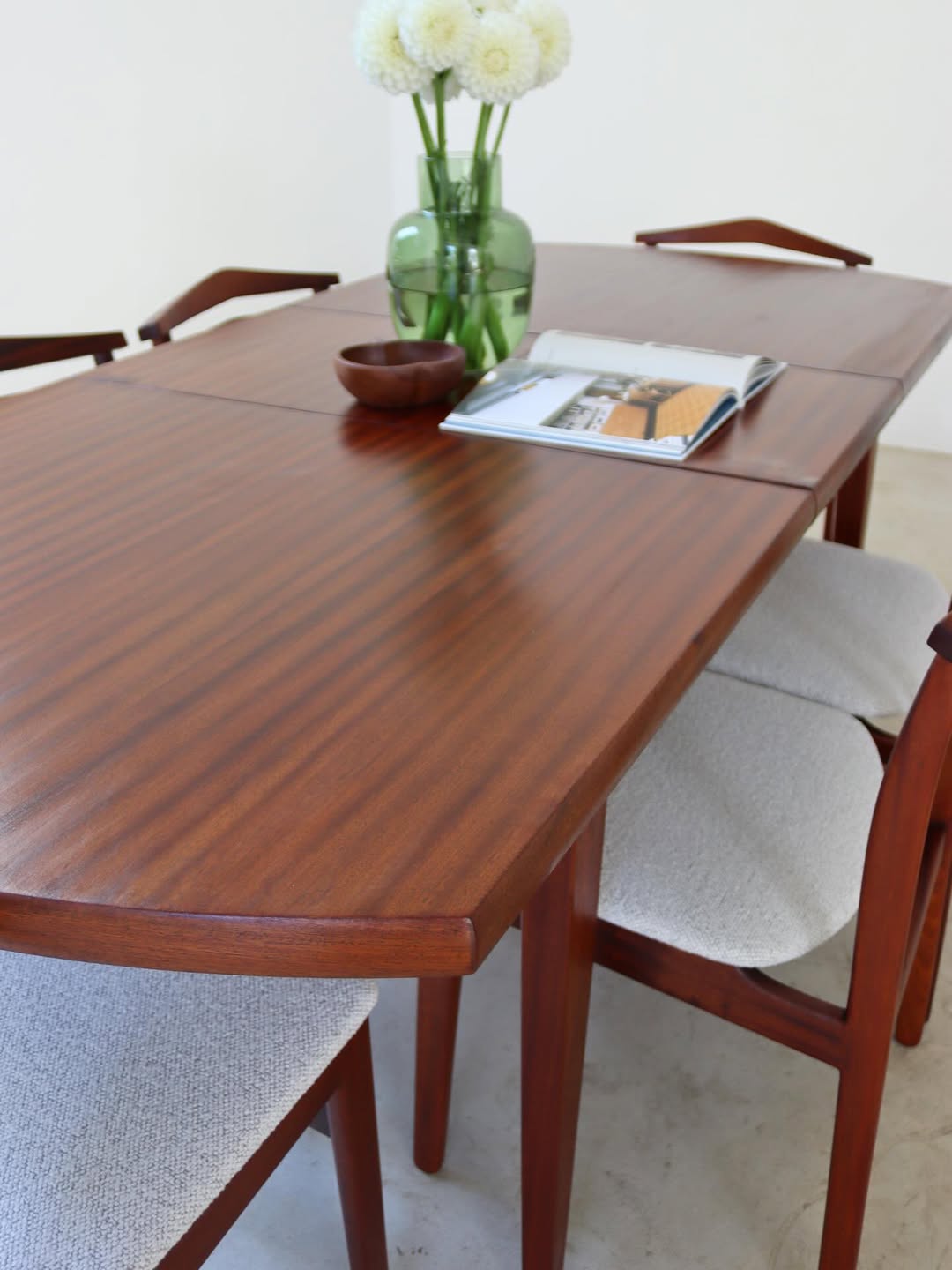 Mid-Century Extendable Dining Table