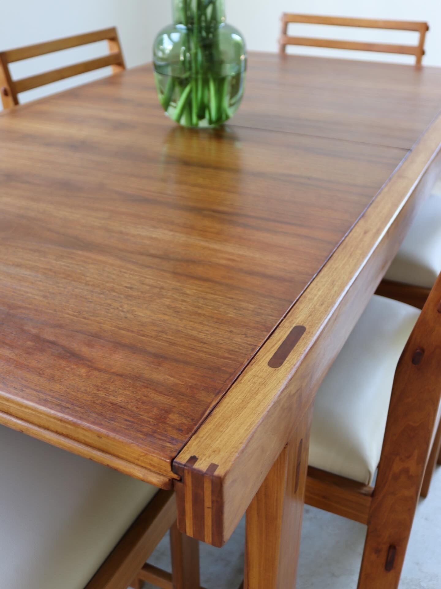Torrente Extendable Dining Table