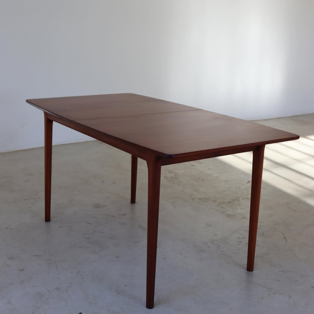 McIntosh Extendable Dining Table