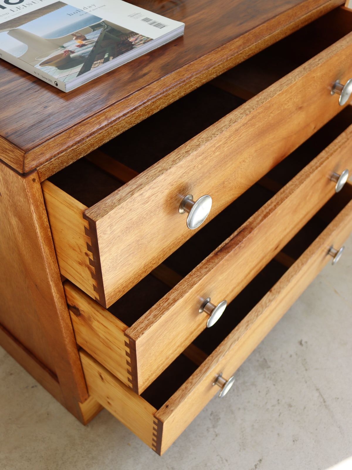 Vintage Dresser / Chest of Drawers