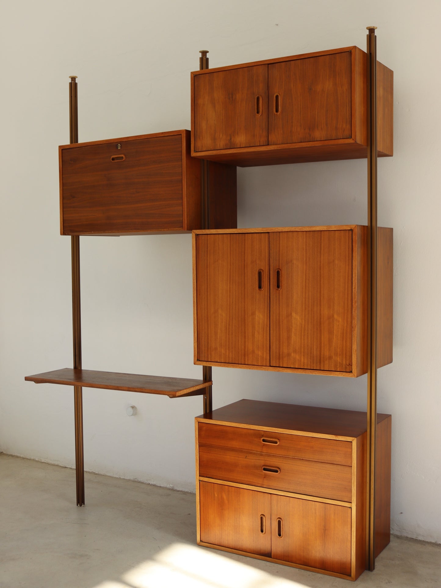 Omni Modular Wall Unit