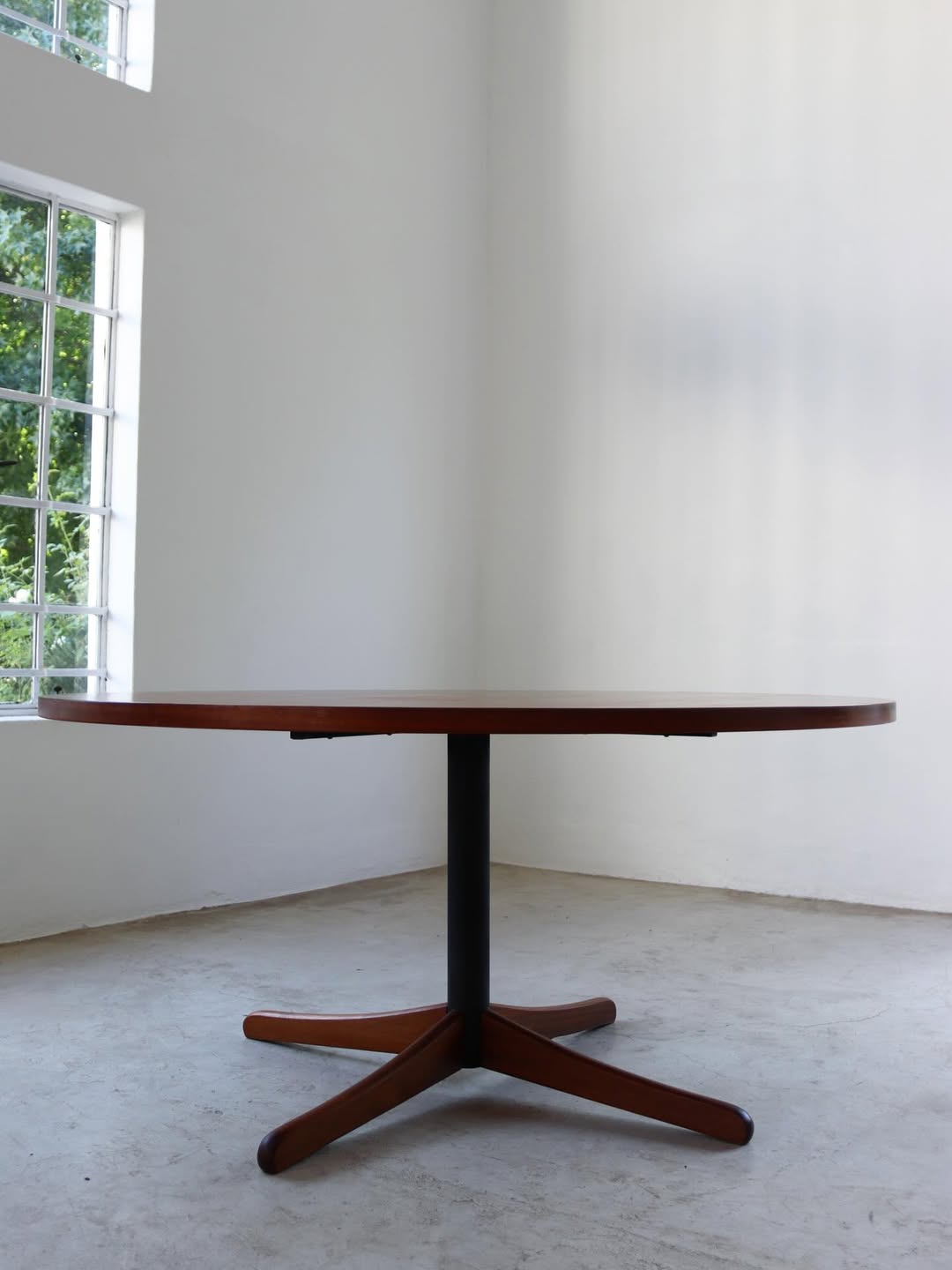 Frystark Dining Table