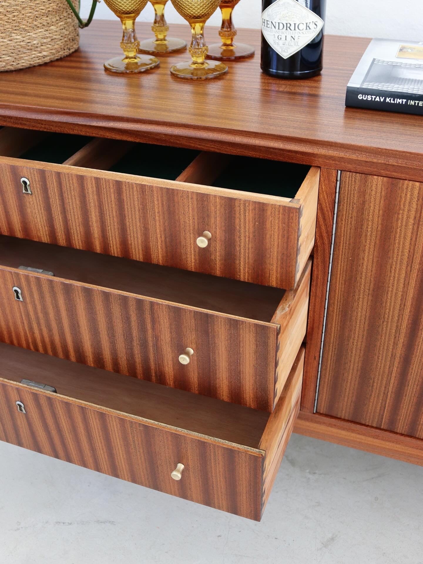 DS Vorster Sideboard