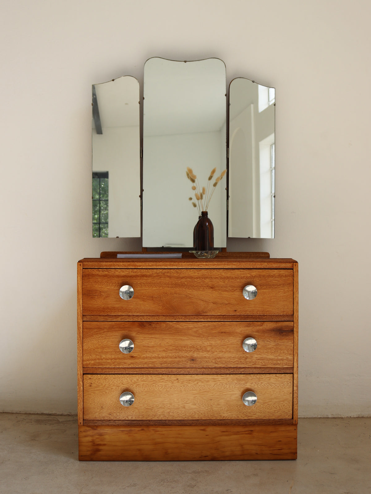 Vintage Dresser / Chest of Drawers
