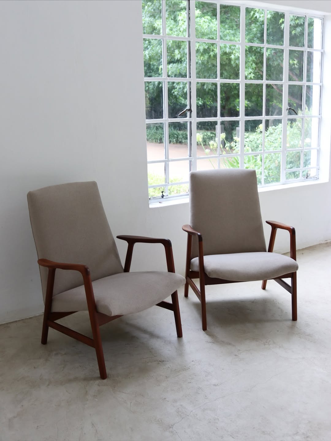 Duros Arm Chairs