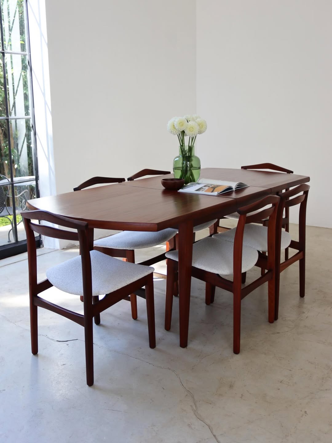 Mid-Century Extendable Dining Table