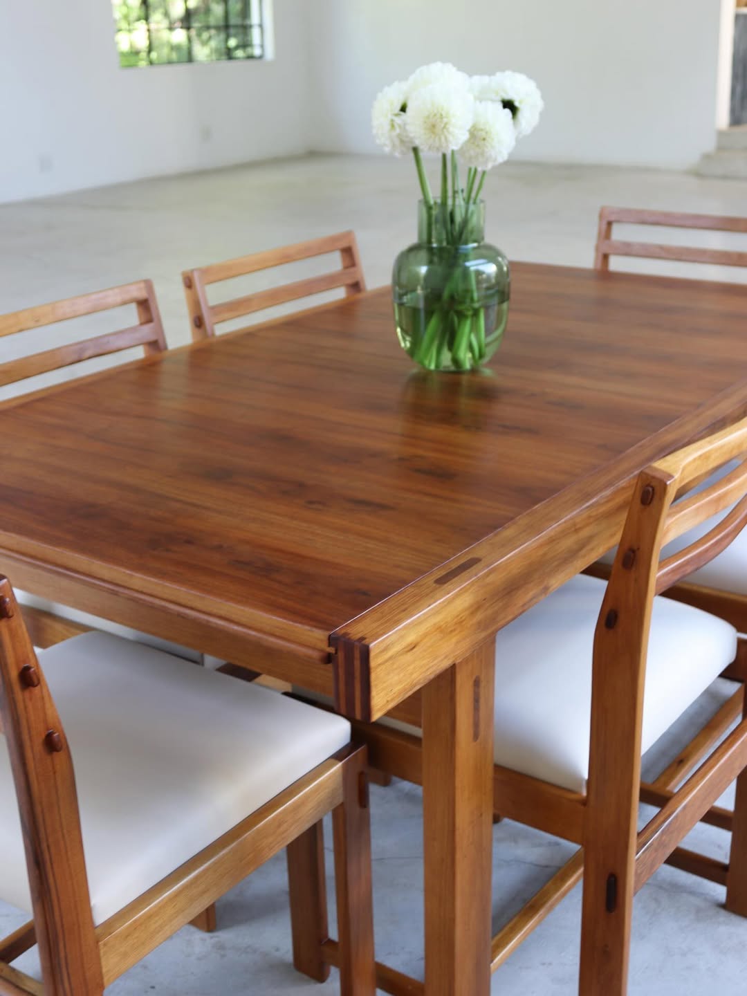 Torrente Extendable Dining Table