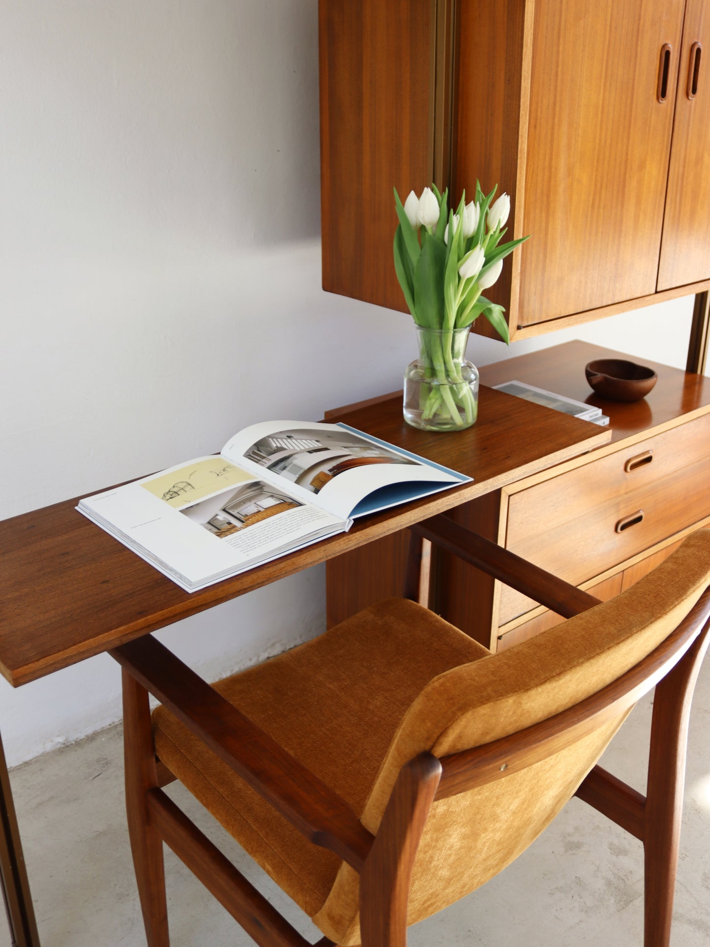 Omni Modular Wall Unit