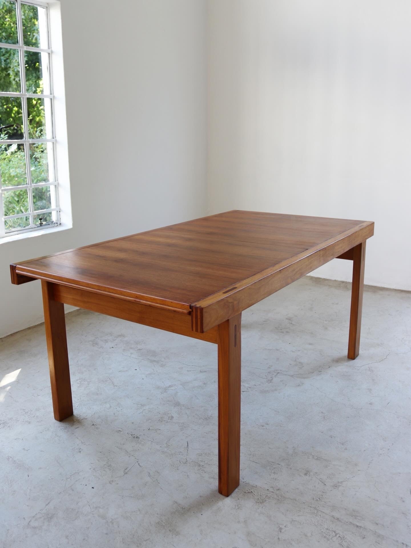Torrente Extendable Dining Table
