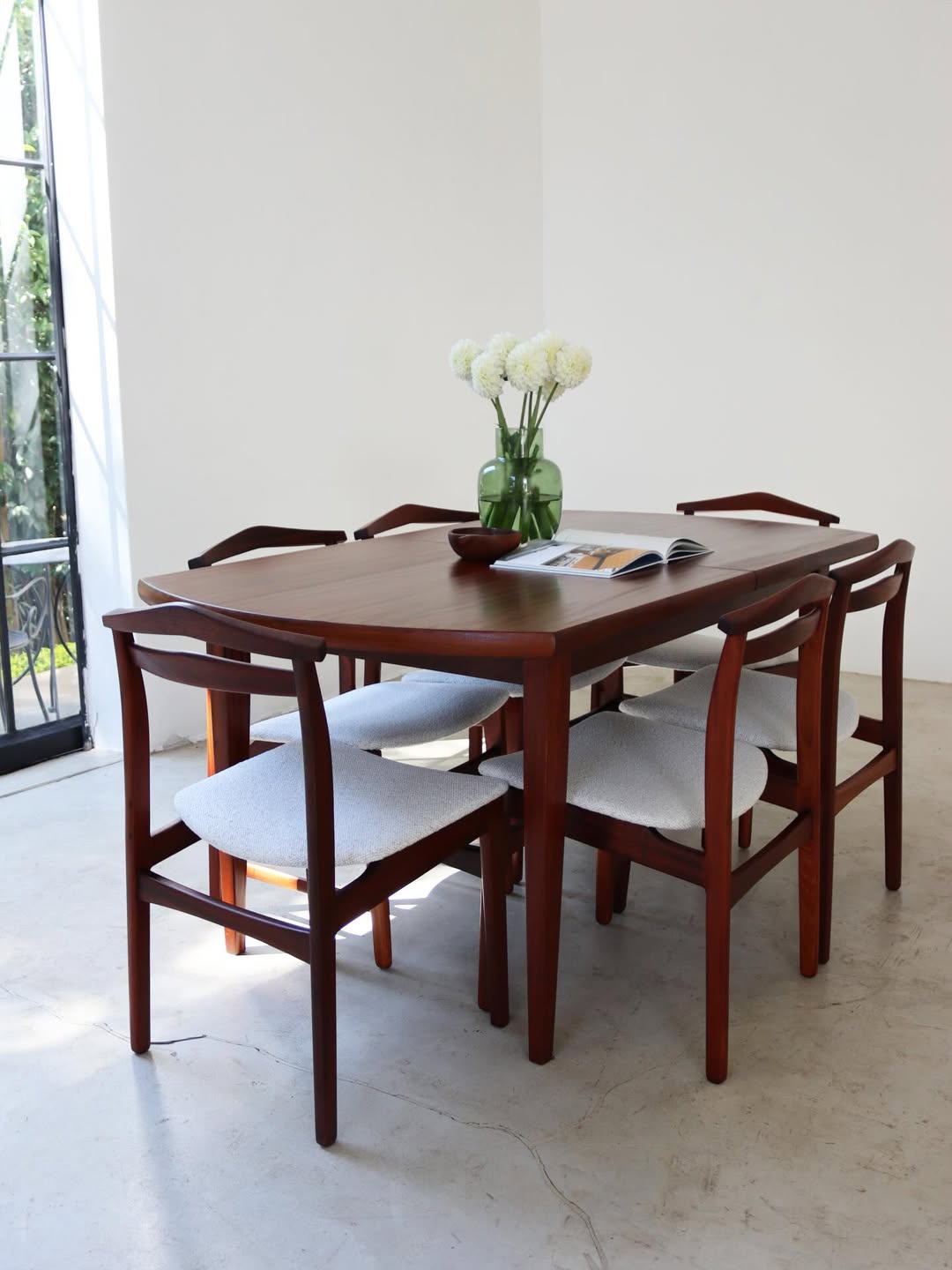 Mid-Century Extendable Dining Table