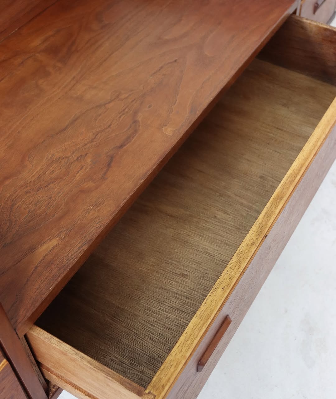 Frystark Dressing Table