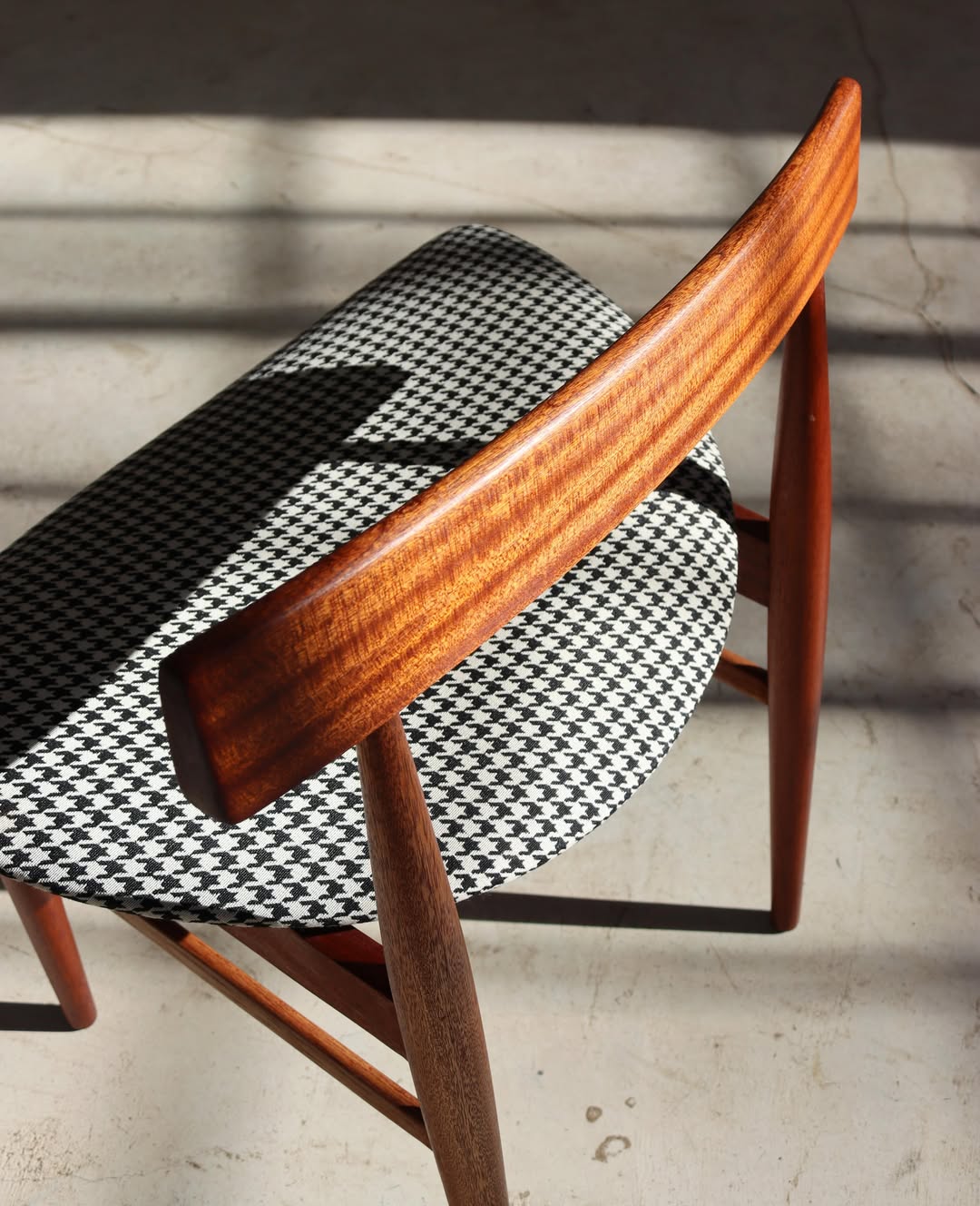 Mid-Century Dresser Chair