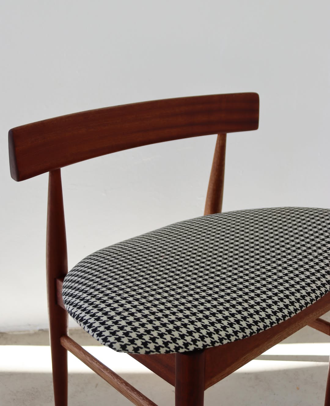 Mid-Century Dresser Chair