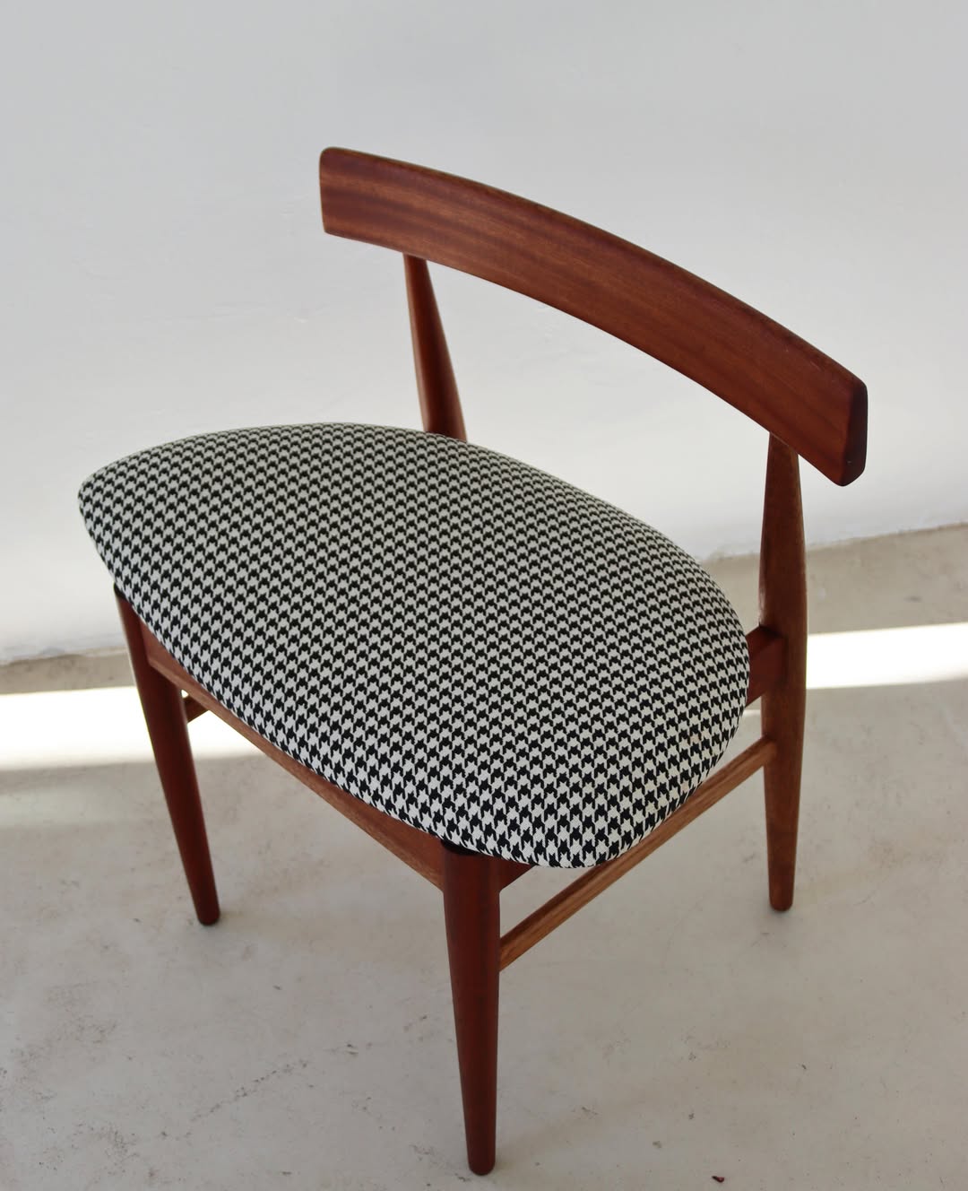 Mid-Century Dresser Chair