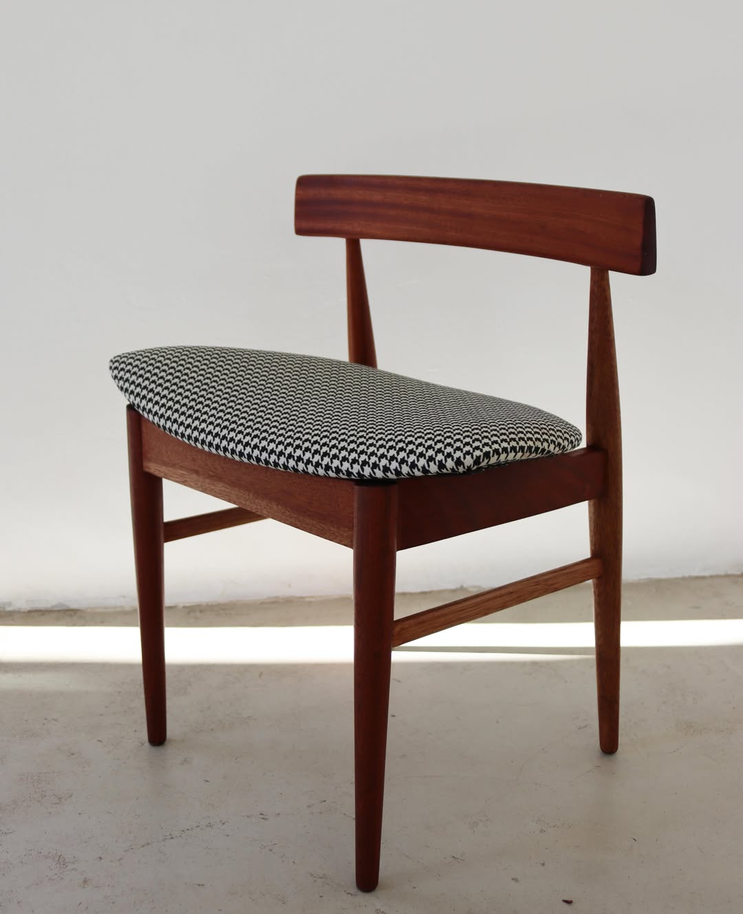 Mid-Century Dresser Chair