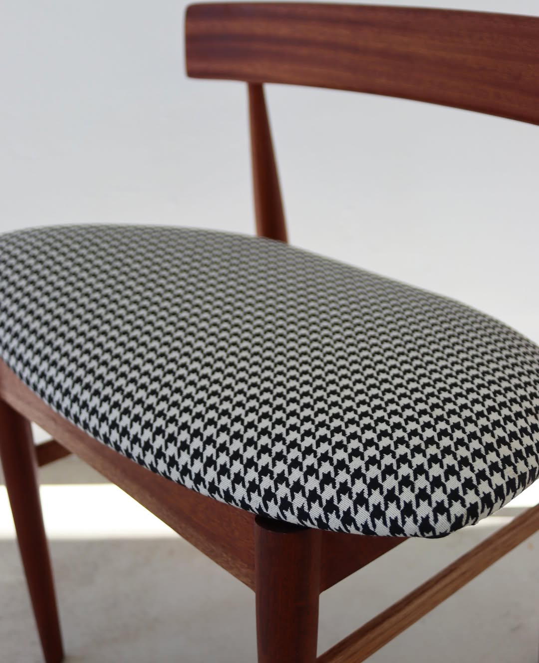 Mid-Century Dresser Chair