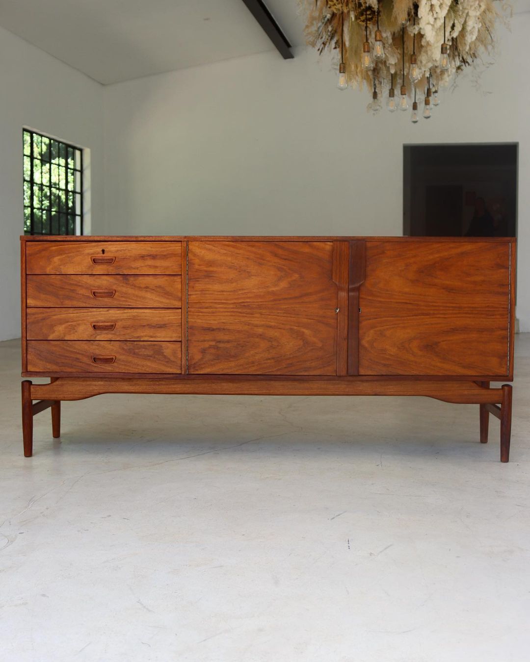 Duros Sideboard