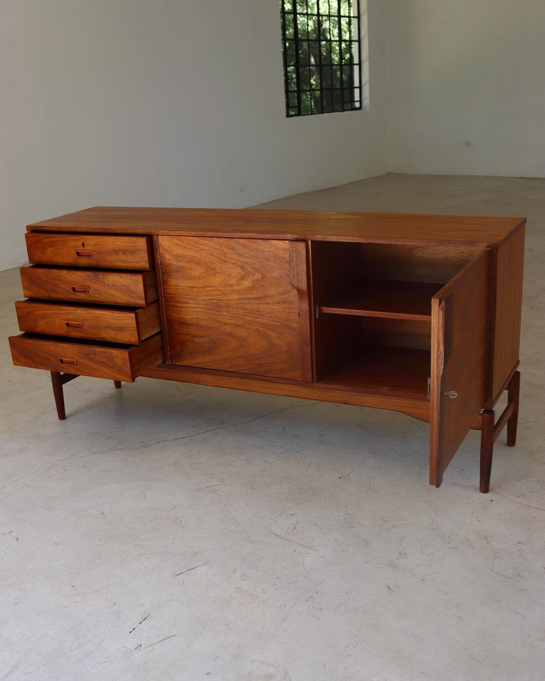 Duros Sideboard