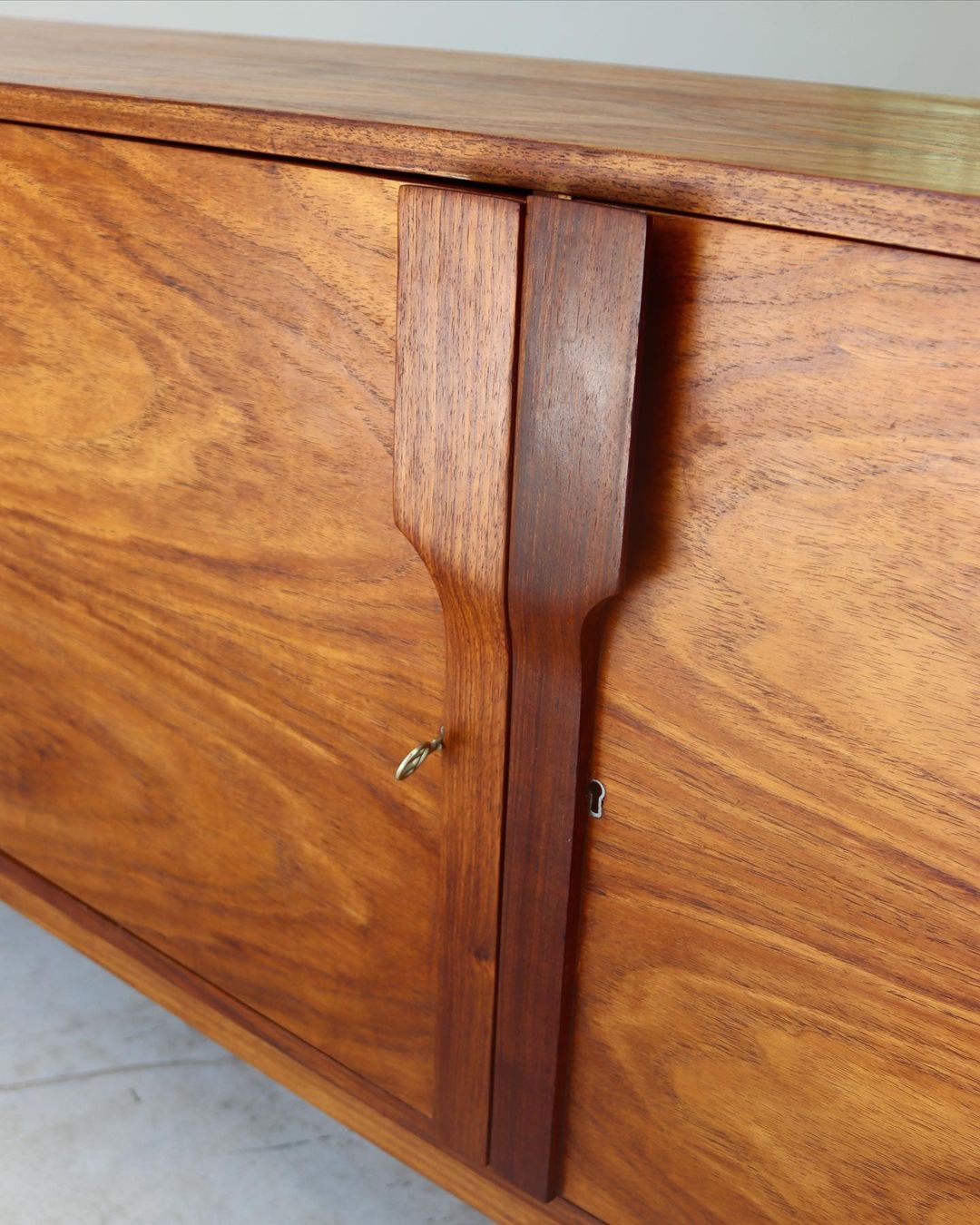 Duros Sideboard